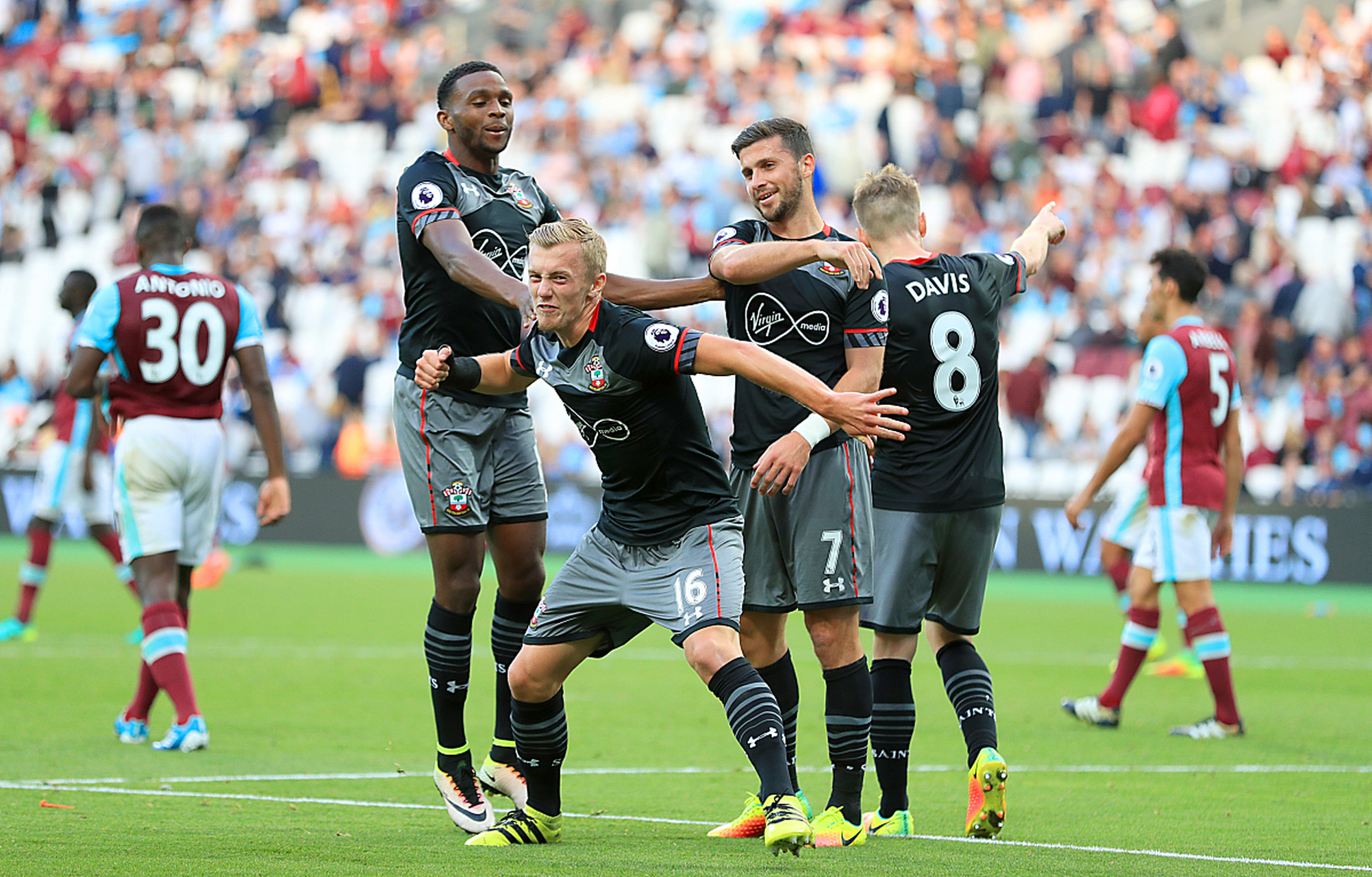 乐鱼官网-意甲劲旅晋级下一轮，谁能夺得冠军荣誉？(意甲经典比赛)